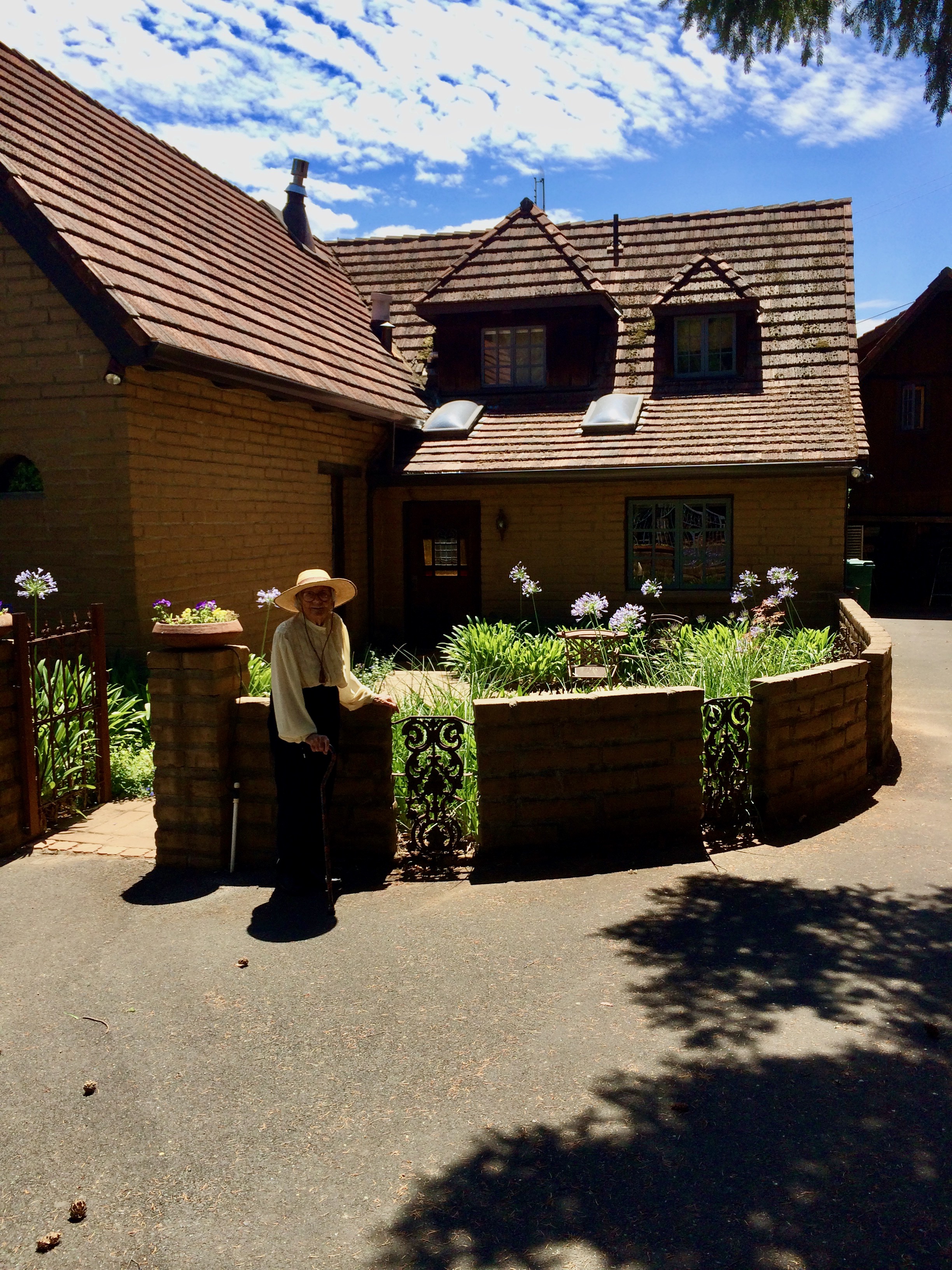 4. Rhoda in front of Ukiah House (1)