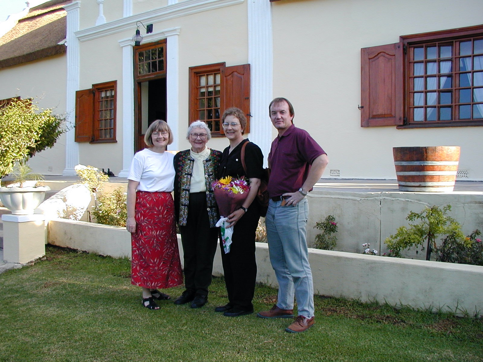 5.Karen, Rhoda, Susie, Willi Kortz at De Fortuin, ready to the Behn&#39;s and be shown around by them